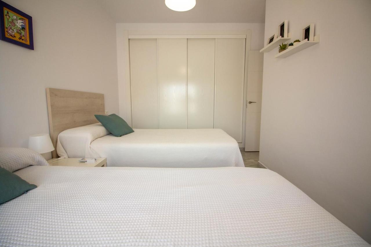 Апартаменты White Dreams Next To The Sea Альгарробо-Коста Экстерьер фото