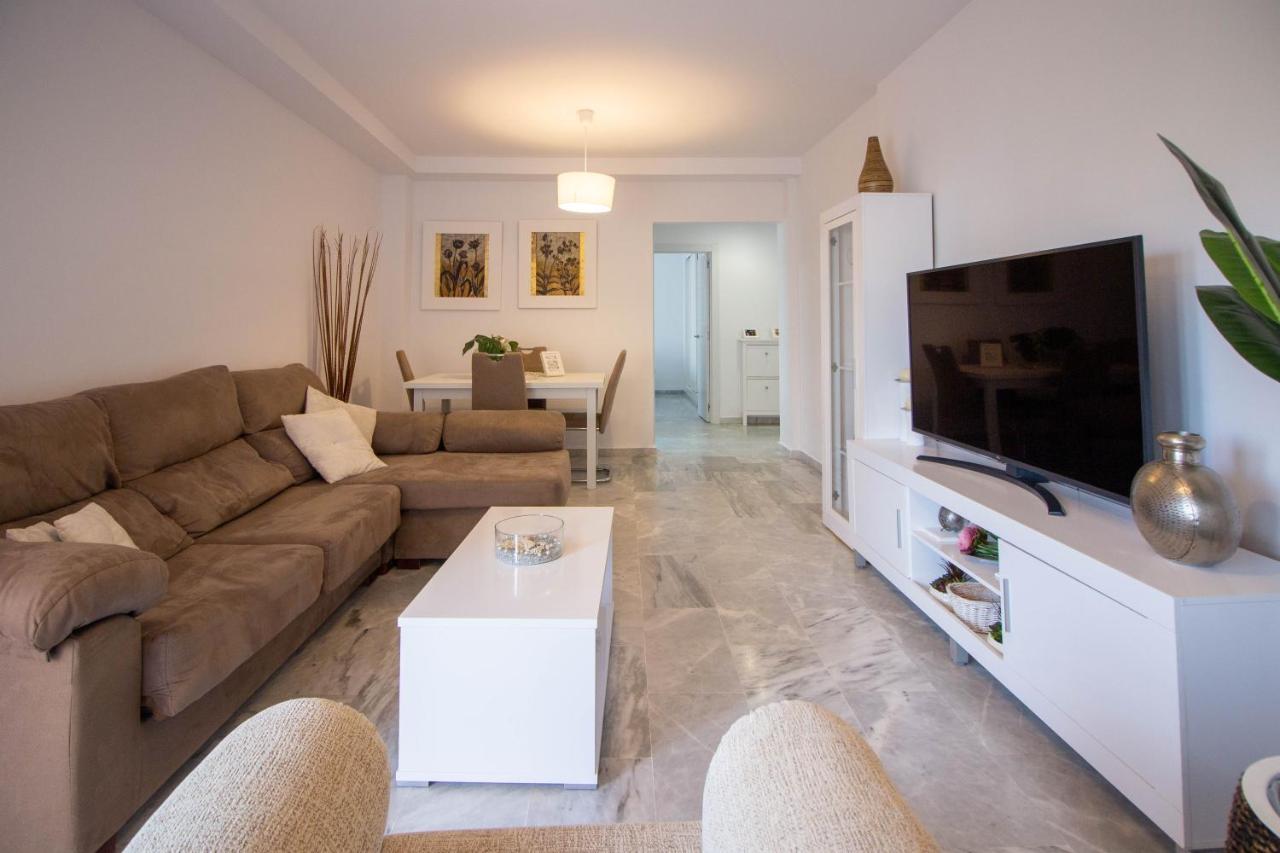 Апартаменты White Dreams Next To The Sea Альгарробо-Коста Экстерьер фото