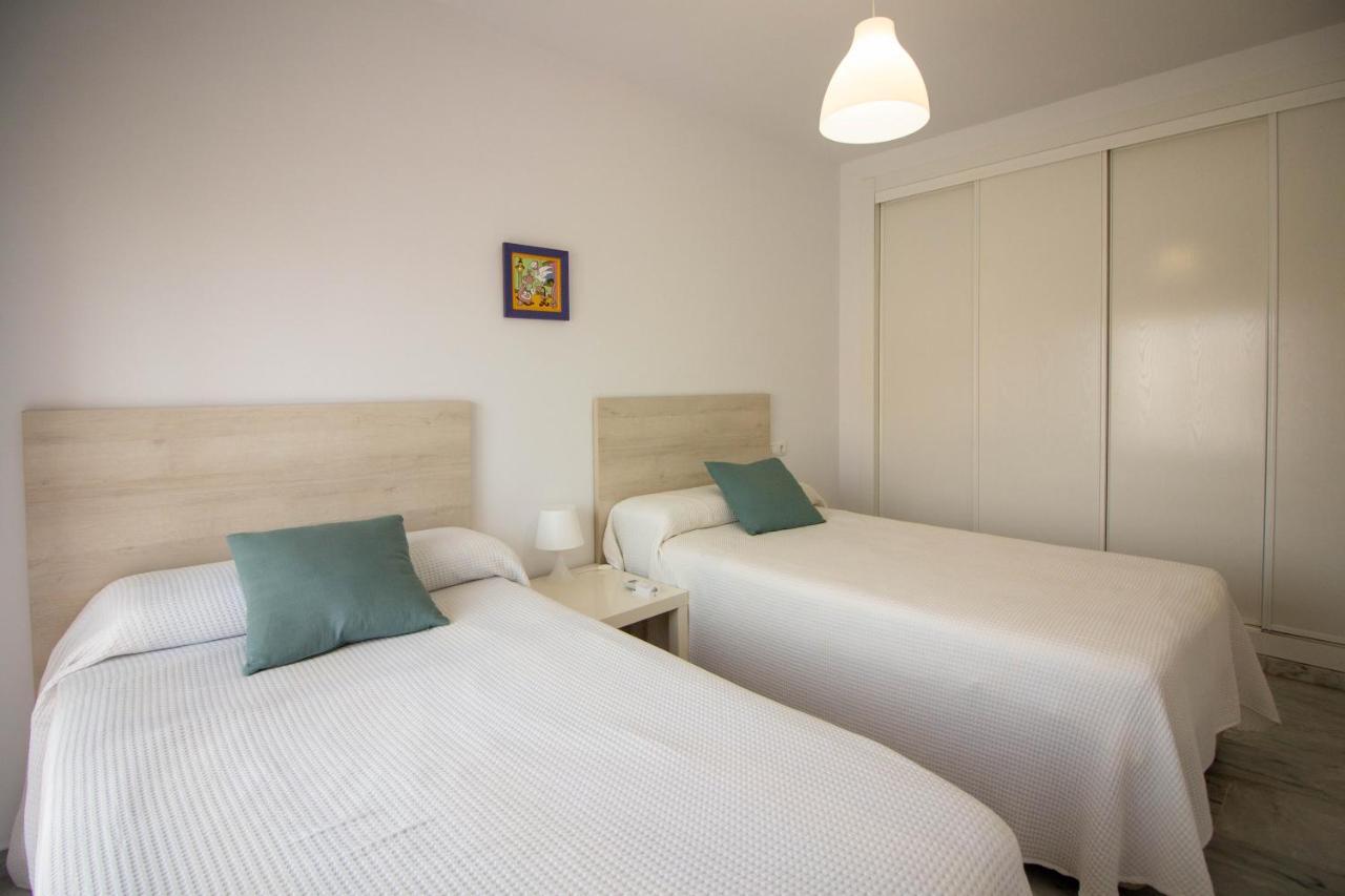 Апартаменты White Dreams Next To The Sea Альгарробо-Коста Экстерьер фото