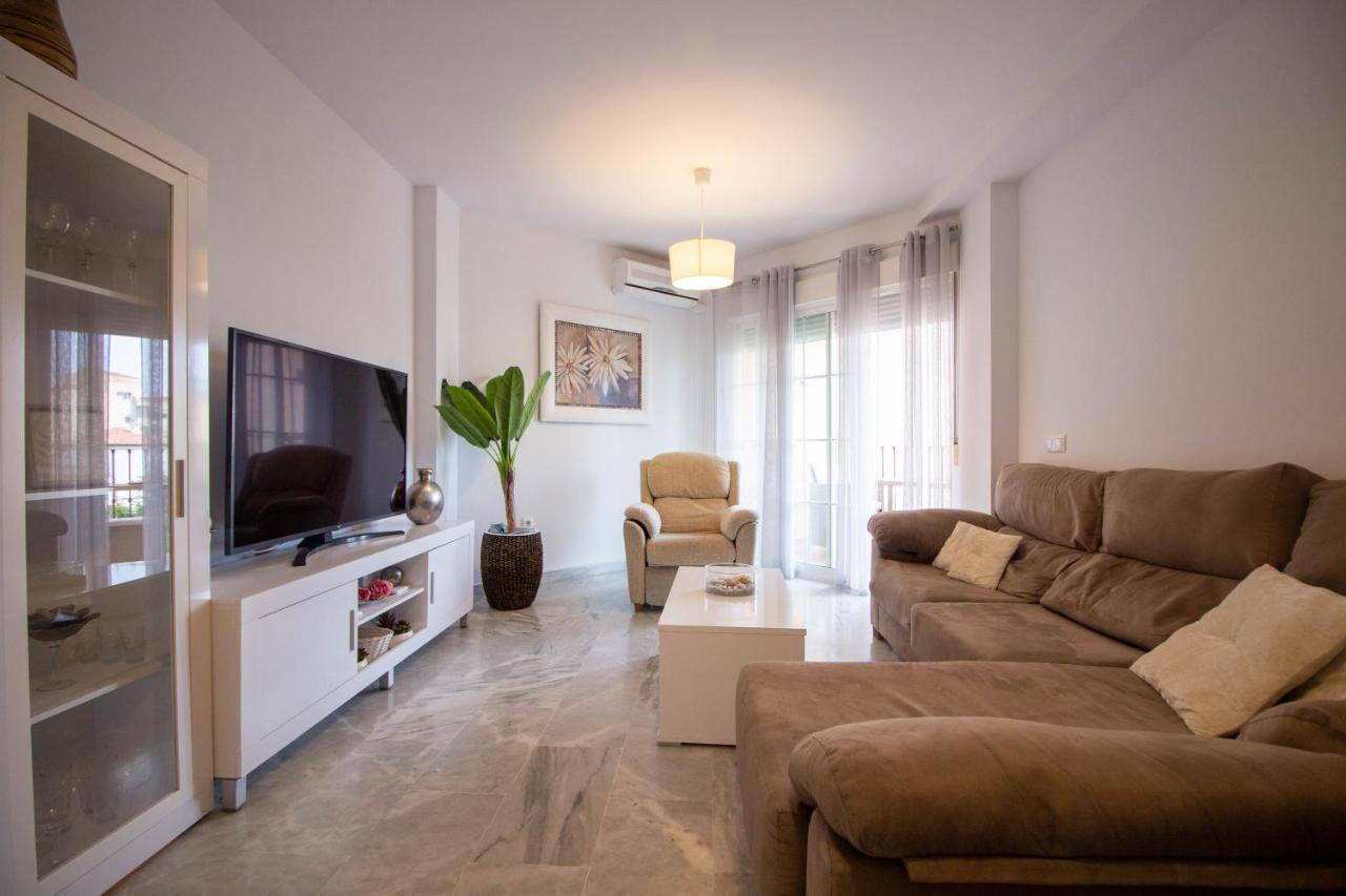 Апартаменты White Dreams Next To The Sea Альгарробо-Коста Экстерьер фото
